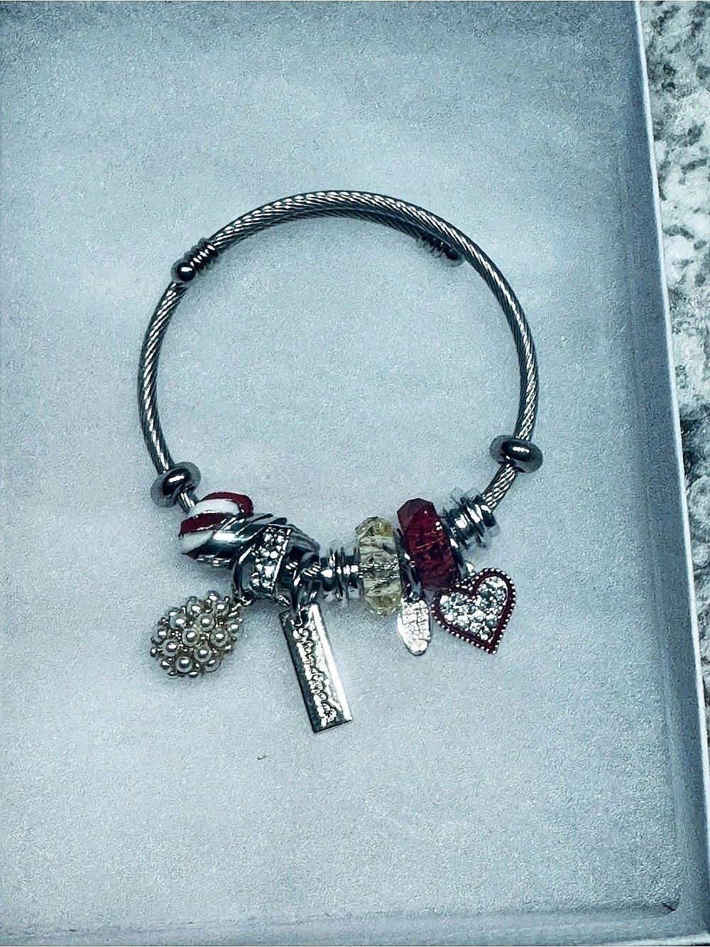 NEW Charm Bracelet in Silver & Red Like New